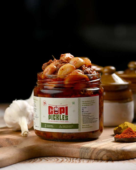 Garlic Pickle – A Burst of Spicy Aroma 🟩